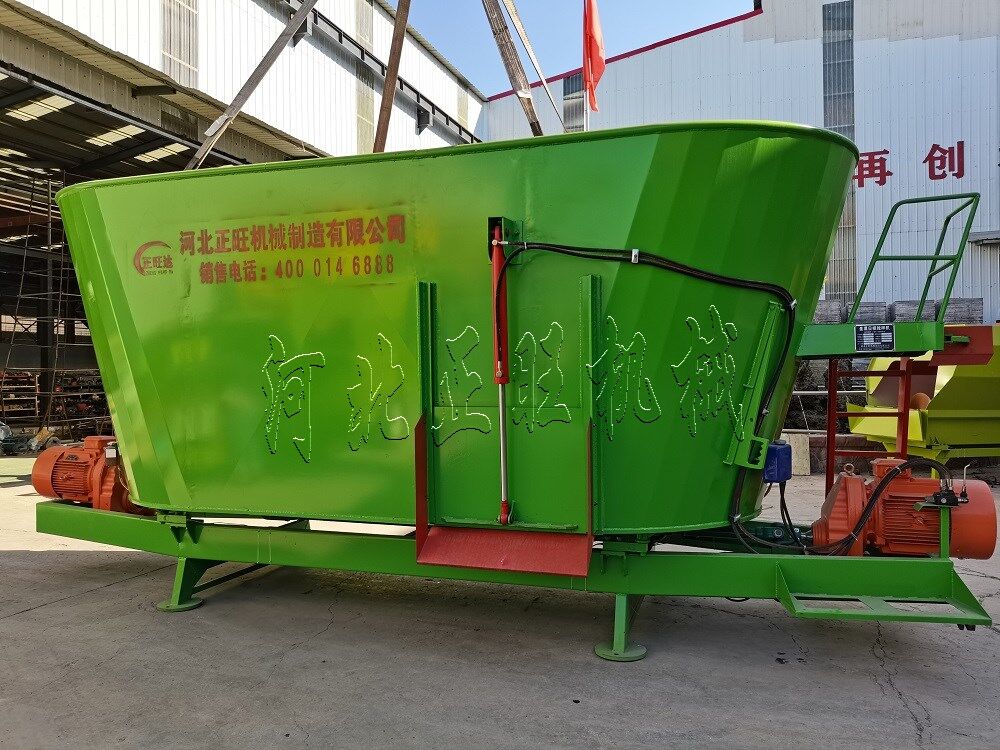 24方立式飼料攪拌機(jī)