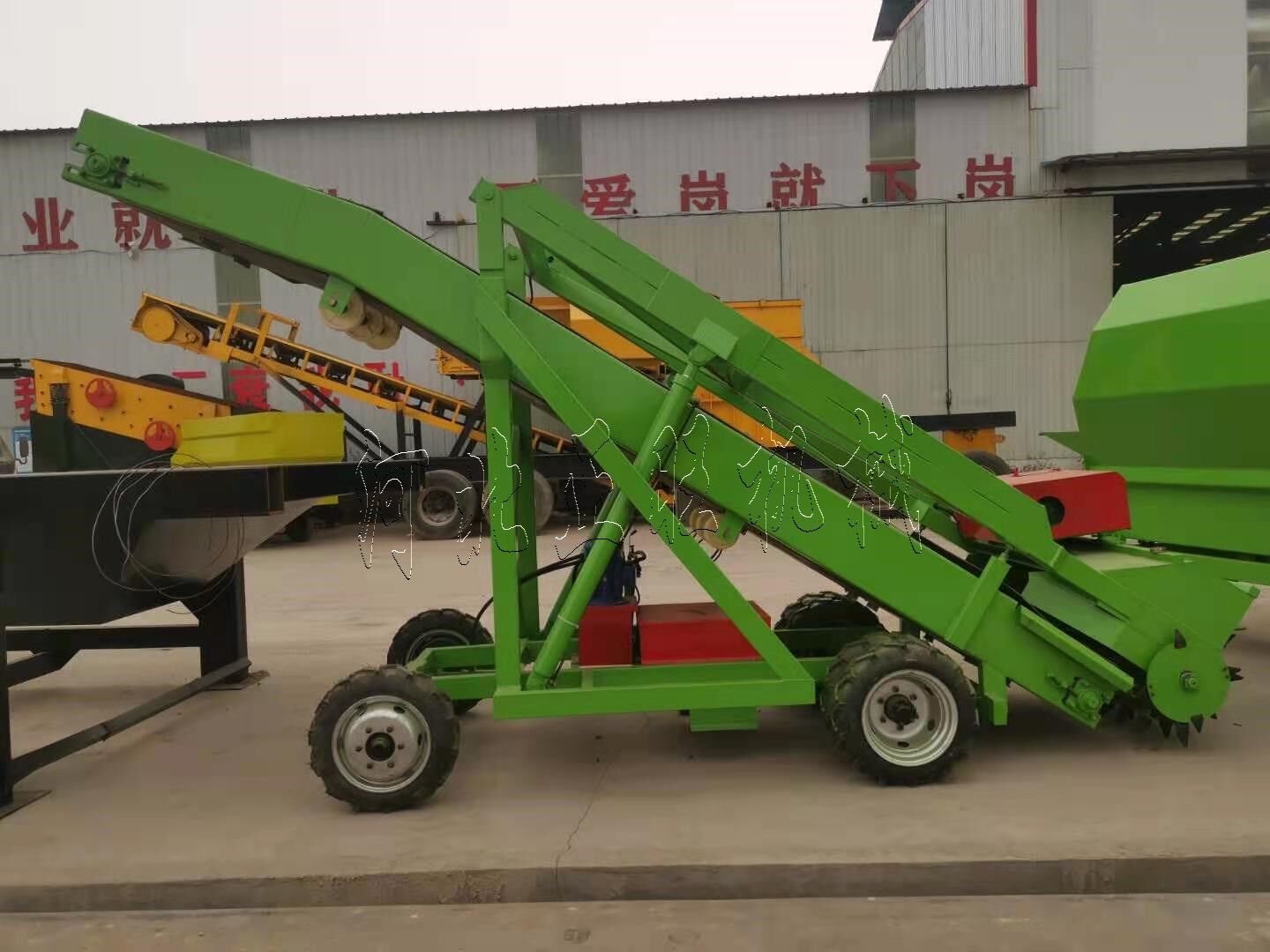 橫向移動(dòng)青貯取料機(jī)