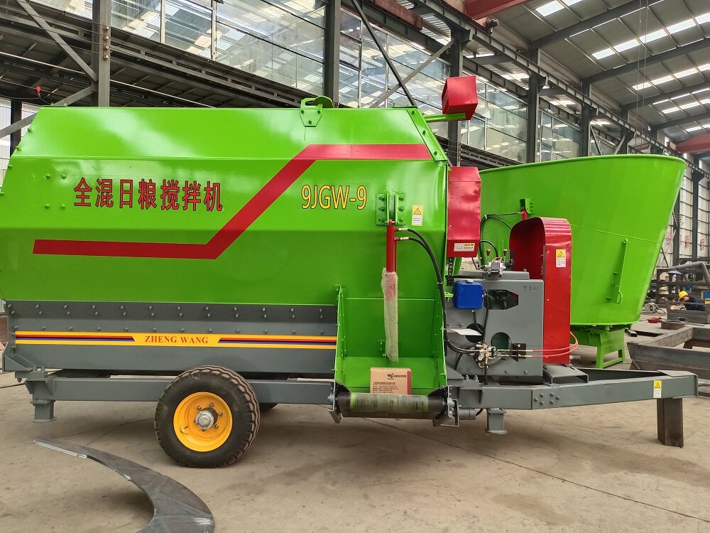 9方牽引式拆裝版私聊攪拌機(jī)內(nèi)蒙牧場試機(jī)