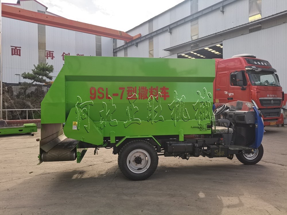 撒料車適用于各類牧場